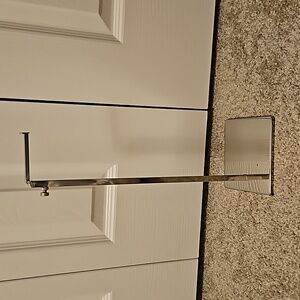 Single hook adjustable purse display